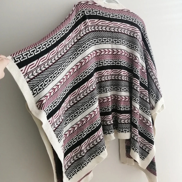 Aritzia Golden by TNA Alpaca and Wool Oversized Tribal Shawl Wrap Small/Medium - Picture 11 of 16